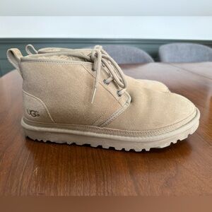 UGG women’s neumal boot size 8 sand
